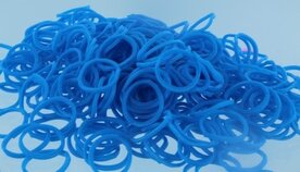 300 ELASTIEKJES RAINBOW / LOOM BANDS (licht blauw)