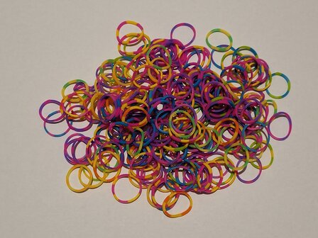 200 ELASTIEKJES RAINBOW / LOOM BANDS  (Meer kleuren Loom bands)