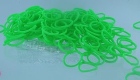 600 ELASTIEKJES RAINBOW / LOOM BANDS (groen) 600 ELASTIEKJES RAINBOW / LOOM BANDS (groen)