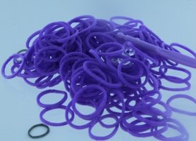 600 ELASTIEKJES RAINBOW / LOOM BANDS (paars) 600 ELASTIEKJES RAINBOW / LOOM BANDS (paars)