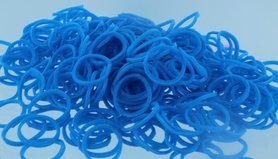 600 ELASTIEKJES RAINBOW / LOOM BANDS (licht blauw)